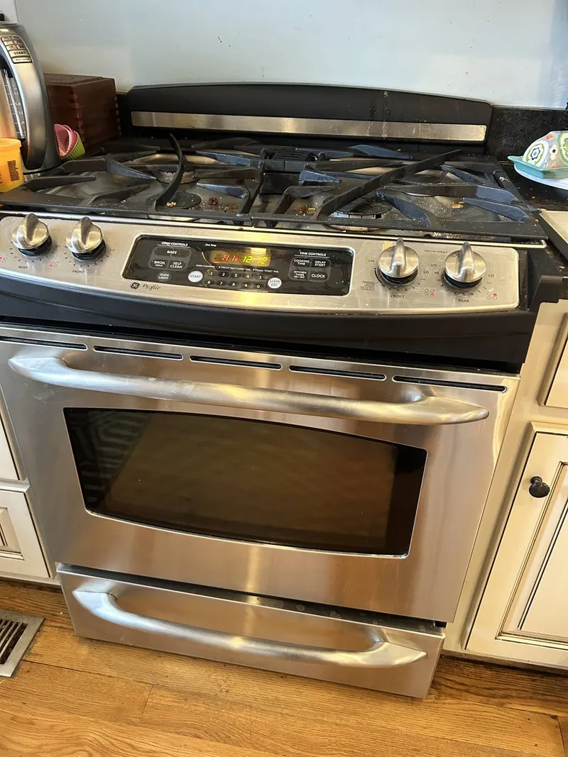 Oven repair job by Quick Repair Co